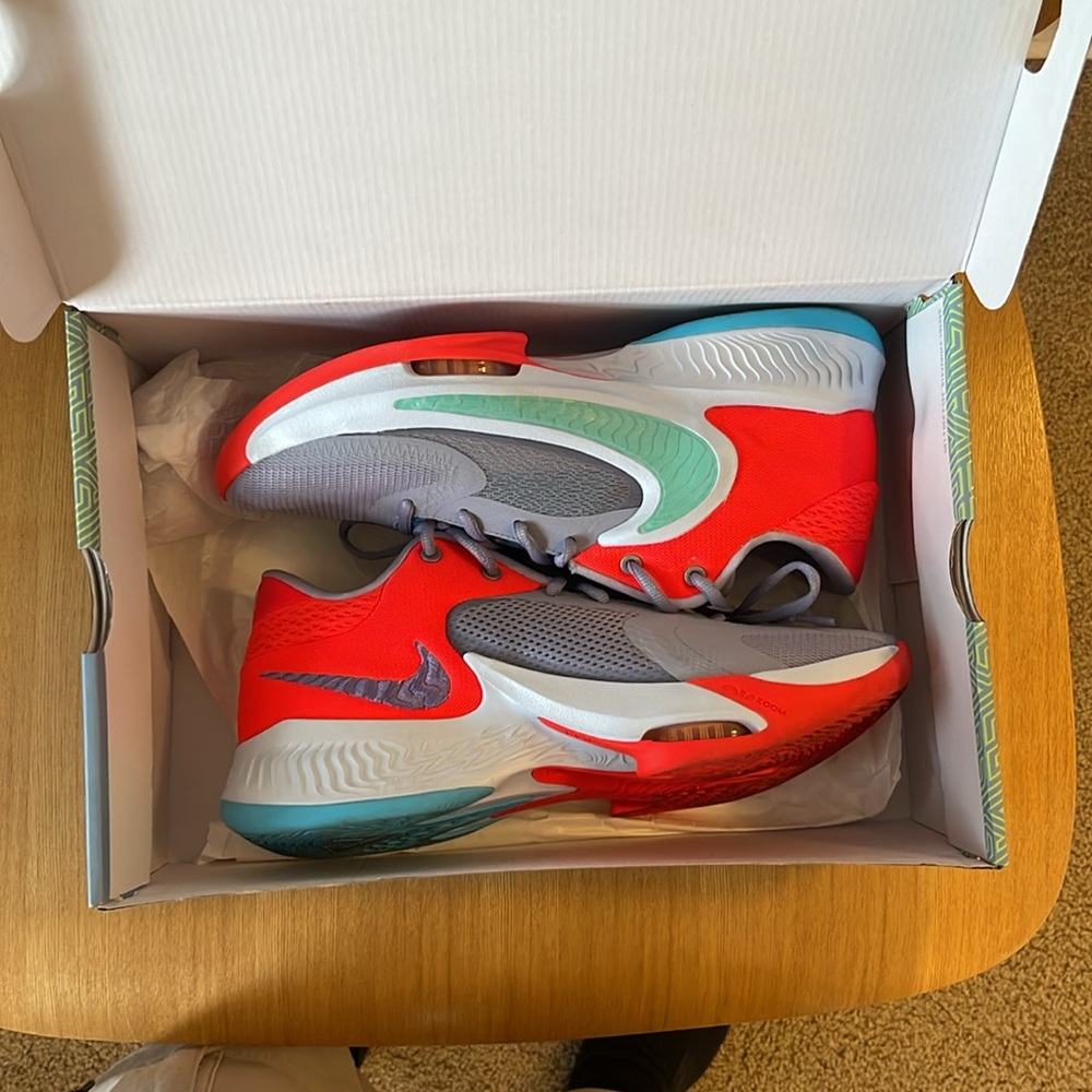 NIKE GIANNIS ZOOM FREAK 4